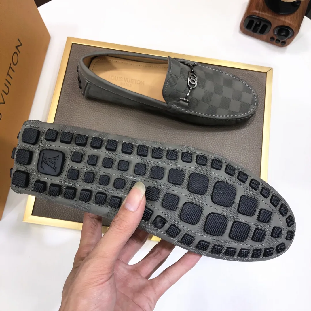Men's men's shoes 💰420💰 [LV Doudou shoes] (water-dyed cowhide lining) new model is on the market, available on the official website. The new Doudou shoes are processed into single-color materials, and the uppers are made of imported cowhide material. The body of the shoe is fully hemmed with mark thread, and is lined with imported original cowhide leather. The elegant shoe shape is super suitable for all-matching, and the size is 38-44.